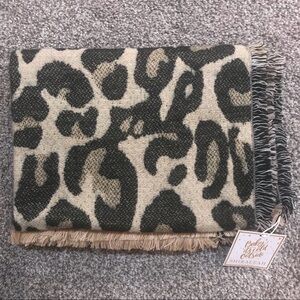 NWT Shiraleah Chicago Leopard Blanket Scarf